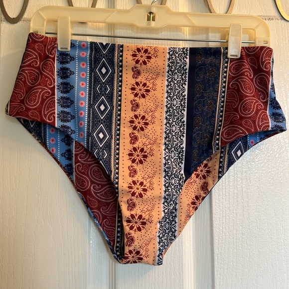 Bikini - Picture 5 of 5